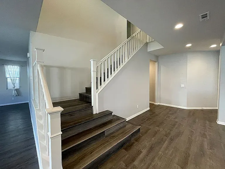5 bed, 3031 sqft, $3,500 — Photo 4