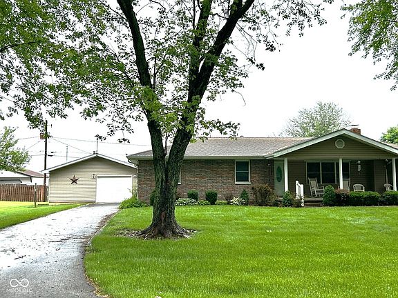 3rd image of 704 E Gatewood Dr