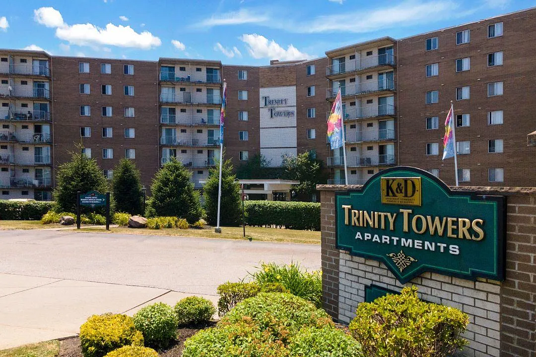 Trinity Towers — Photo 4
