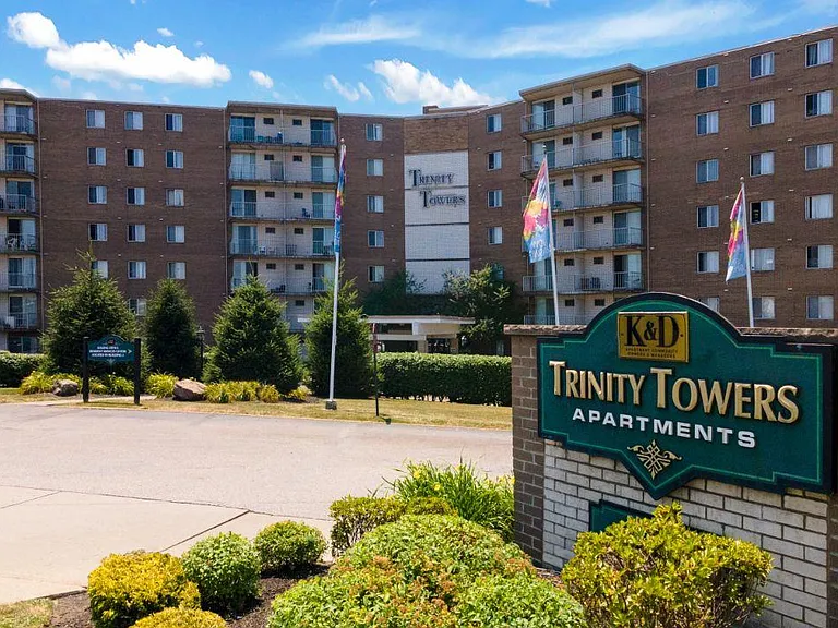 Trinity Towers — Photo 4
