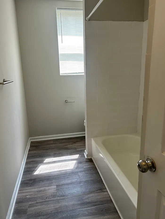 3 bed, 1.5 bath, $1,650 — Photo 3