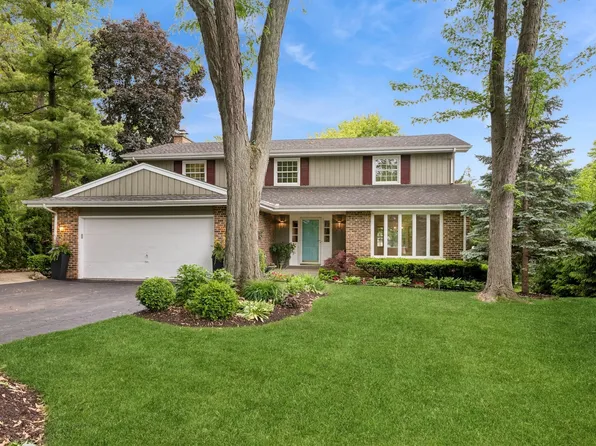 636 Concord Pl, Barrington, IL 60010