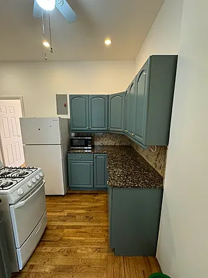 Rented by KNOCKKNOCK LLC | media 11