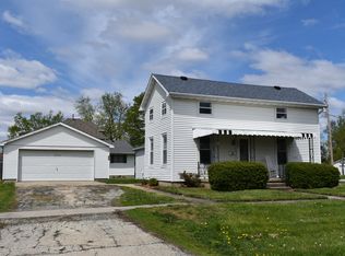 289 N Walnut St, El Paso, IL 61738