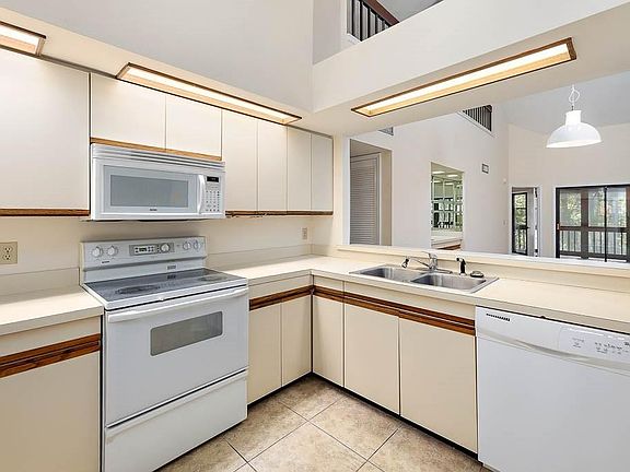 4th image of 895 Wimbledon Dr