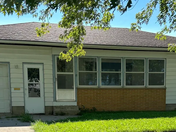 9 6th St NW, Hampton, IA 50441