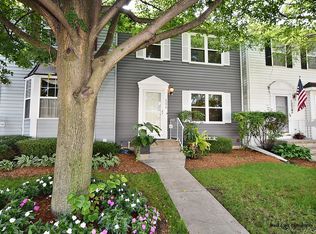 1276 Alexandria Ct, Geneva, IL 60134