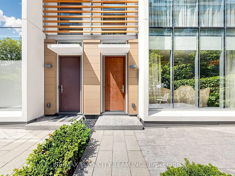 29 Queens Quay E #Townhouse 122 — Photo 2
