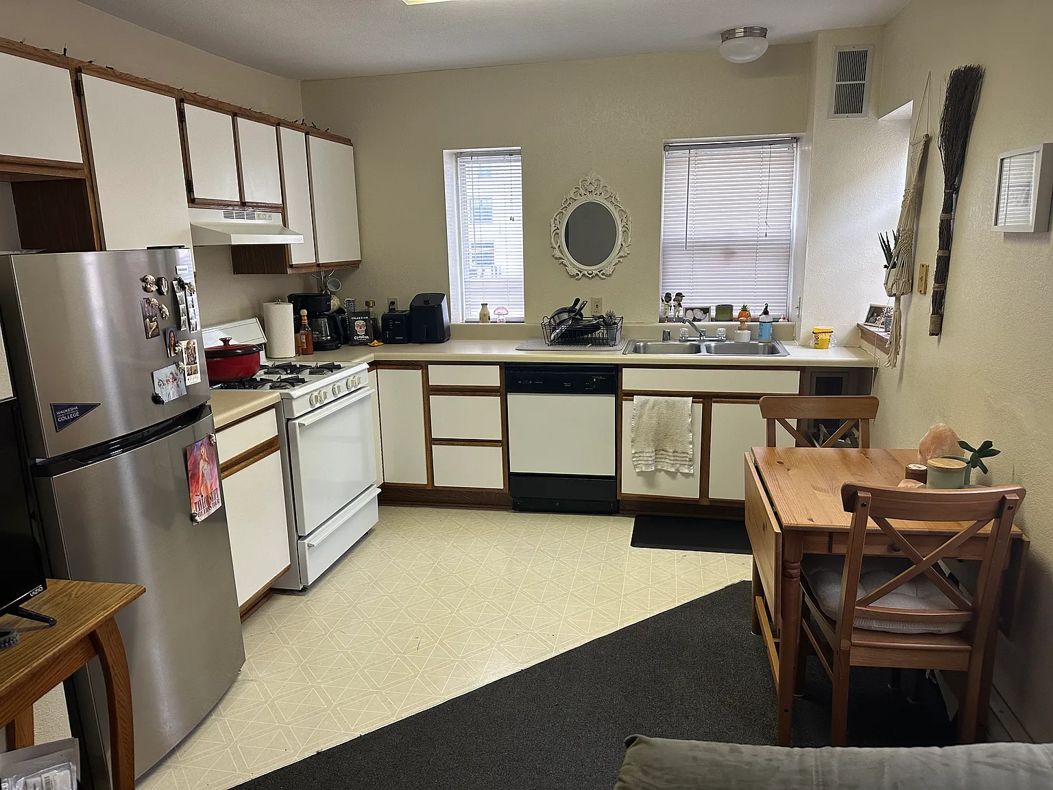 719 E Pleasant St — Photo 3