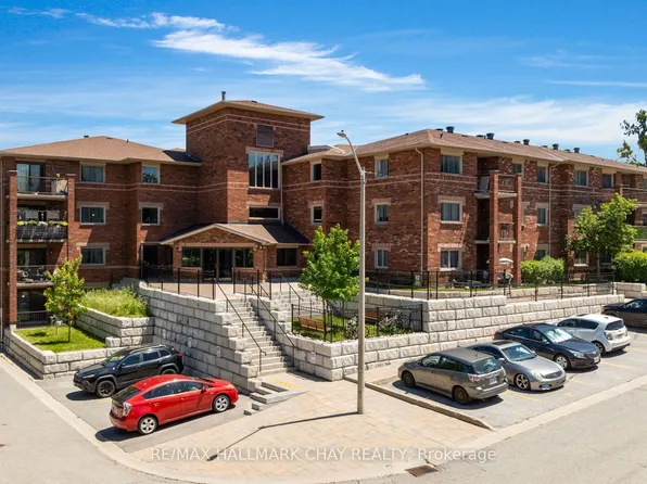 1 Quail Cres #103, Barrie, ON L4N 6W9