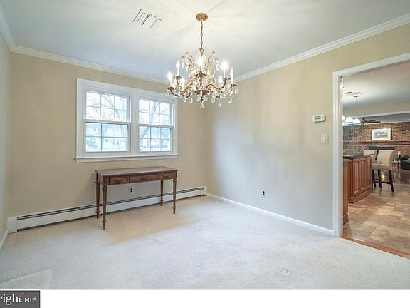 4th image of 75 Bayberry Ln