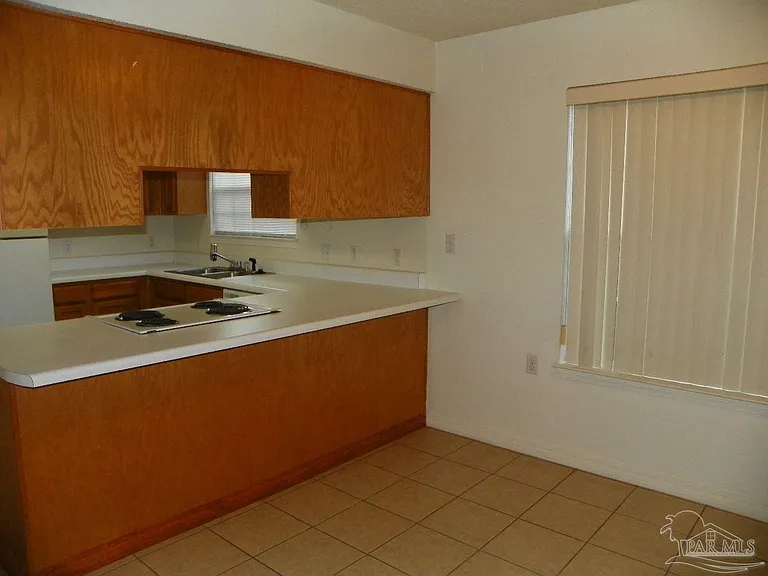 215 Wildflower Ln — Photo 5