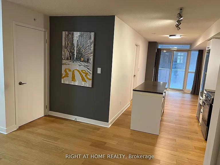 295 Adelaide St W #722 — Photo 2