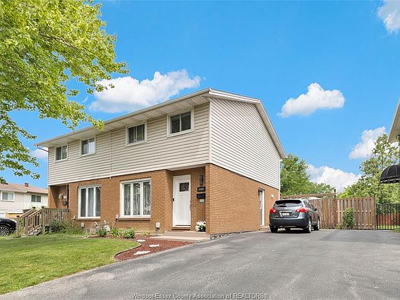 3rd image of 9682 Lynngrove Cres