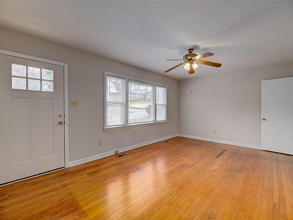 3rd image of 302 Volena Pl