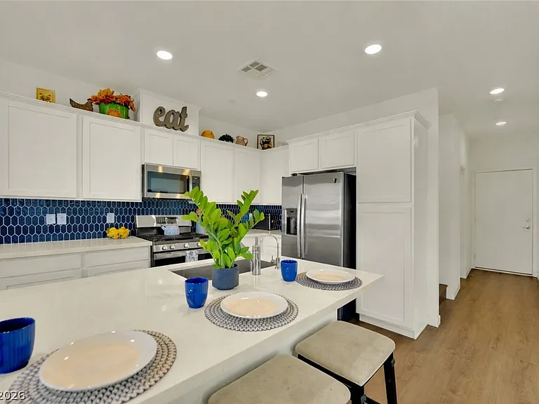 129 Laguna Commons Ln — Photo 8