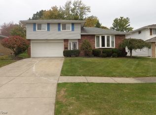 7418 Meadow Ln, Parma, OH