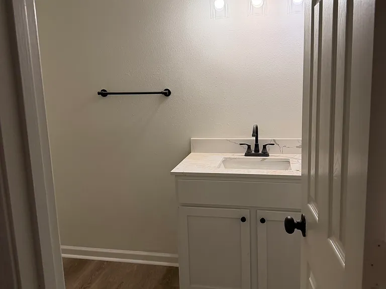 1000 N Red St #9 — Photo 3