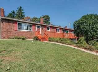 375 Clearview Dr, Ellwood City, PA 16117