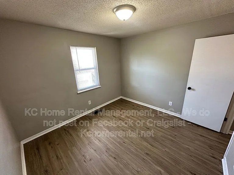 6337 N Wyandotte St — Photo 16