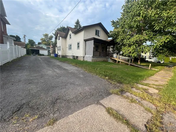 515 N Academy St, Medina, NY 14103