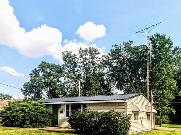 713 E 10th St, Rushville, IN 46173