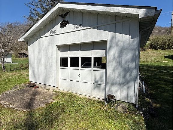 4th image of 251 River Rd