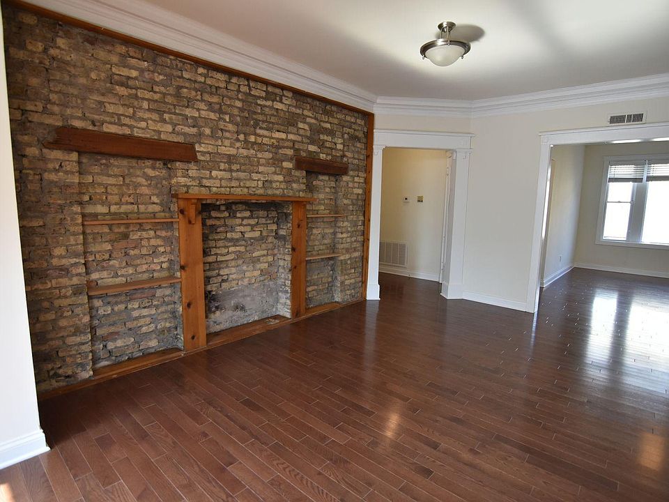 1st image of 3804 N Pine Grove Ave APT 1