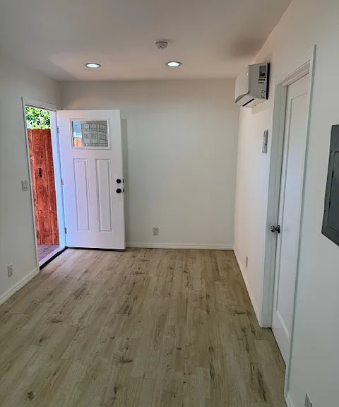557 Roberta Ave — Photo 5