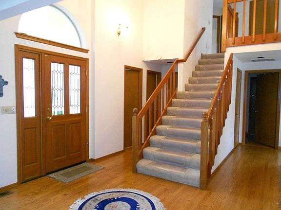 Lovely entry with high ceilings