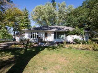 1916 Maplewood Dr, Cedar Falls, IA 50613