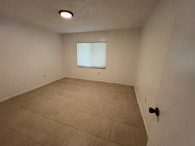 2 bed, 930 sqft, $1,700 — Photo 1