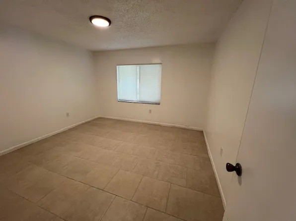 3409 N Garrison St #B, Tampa, FL 33619