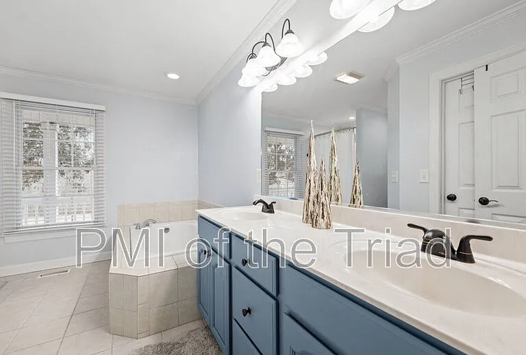 2766 Briaroak Dr — Photo 11
