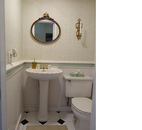 2 piece powder on first floor , perfect for guests while entertaining.
