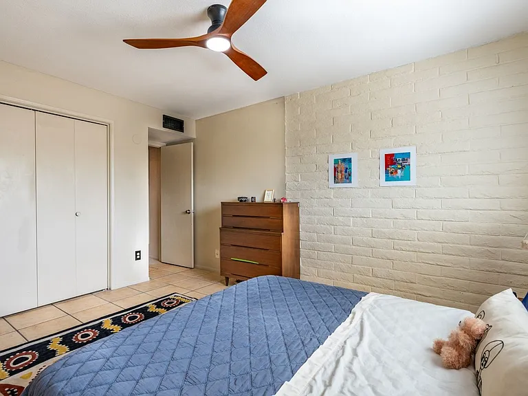 1661 N Catalina Ave — Photo 5