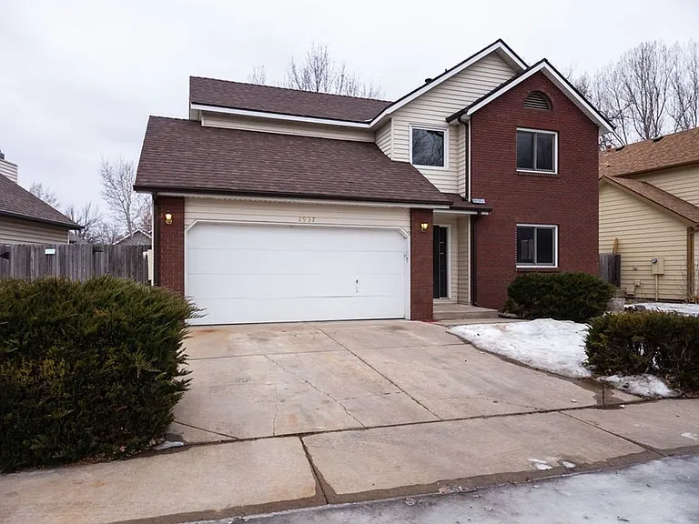 1937 Connecticut Dr — Photo 2