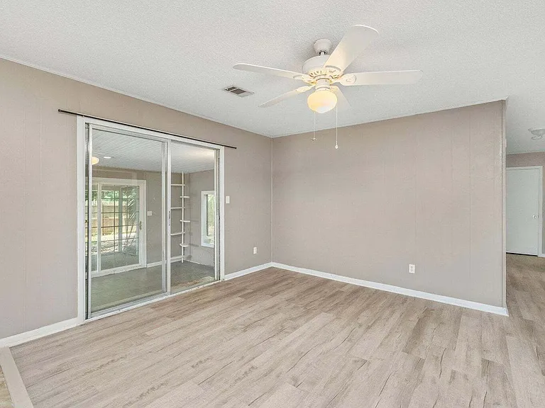110 Green Dr — Photo 9