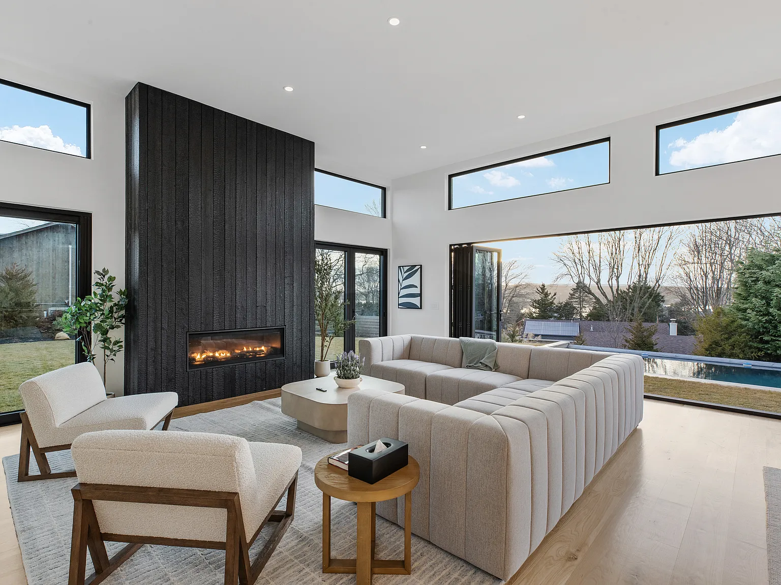 Exquisite Retreat with Infinity Pool Moments from Montauk Town — Photo 3