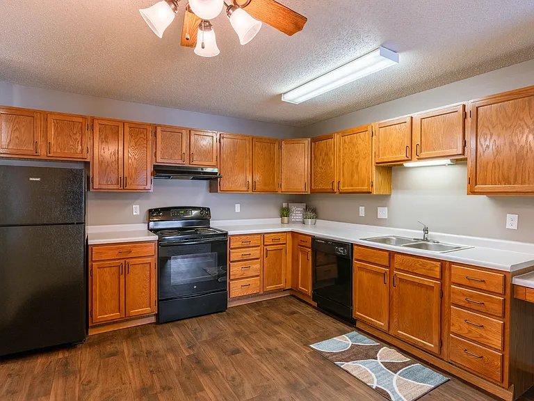 Fargo, ND Willow Park Apartments | Kitchen