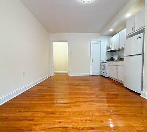 2nd image of 520 Isham St Floor 1