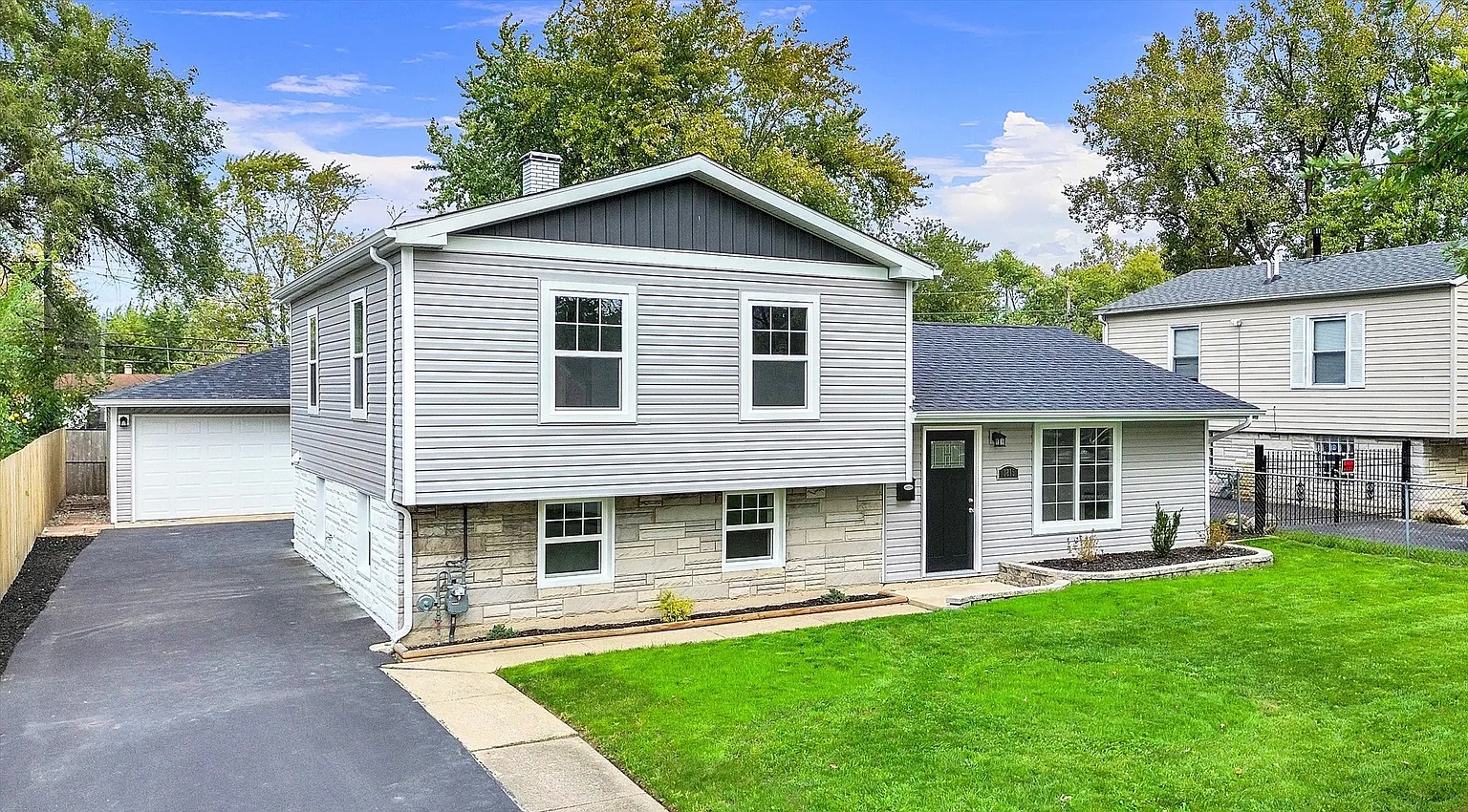 1815 Reichert Ave photo 1
