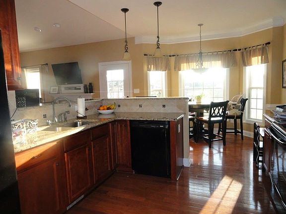 5th image of 2052 Teesdale Dr