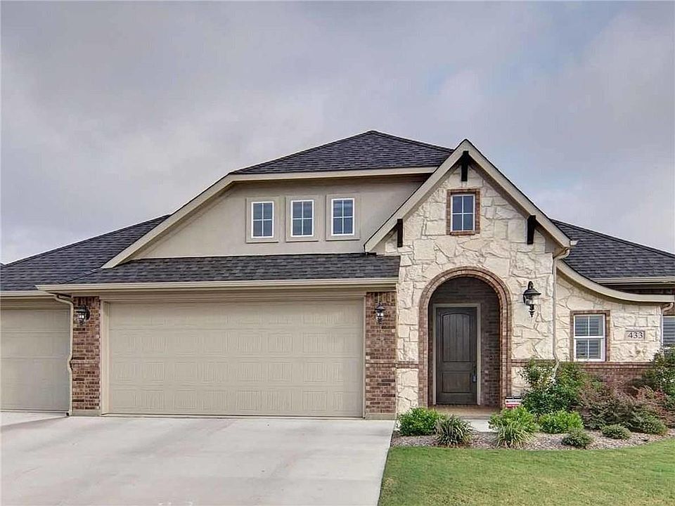 1st image of 433 Blue Star Ct