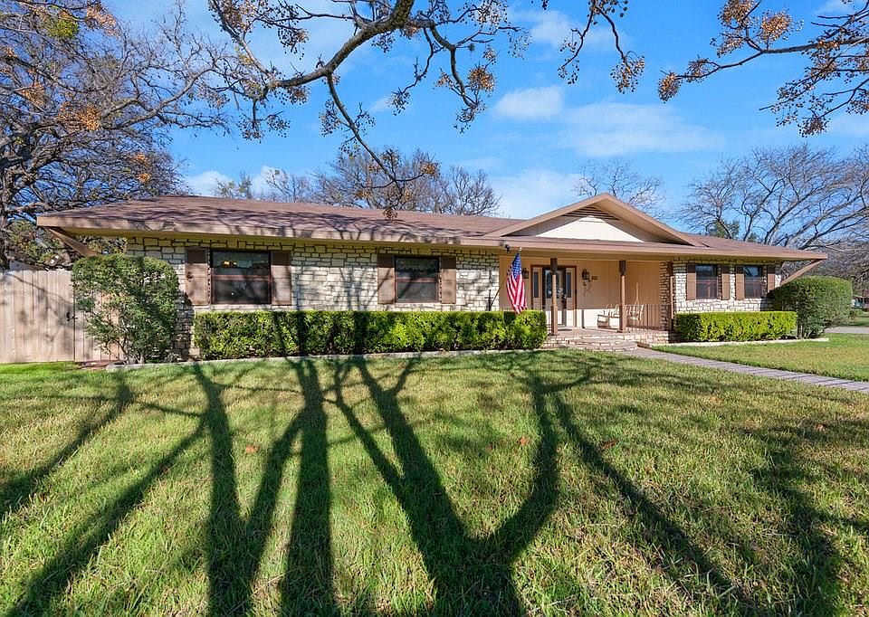 1st image of 501 Flamingo Cir