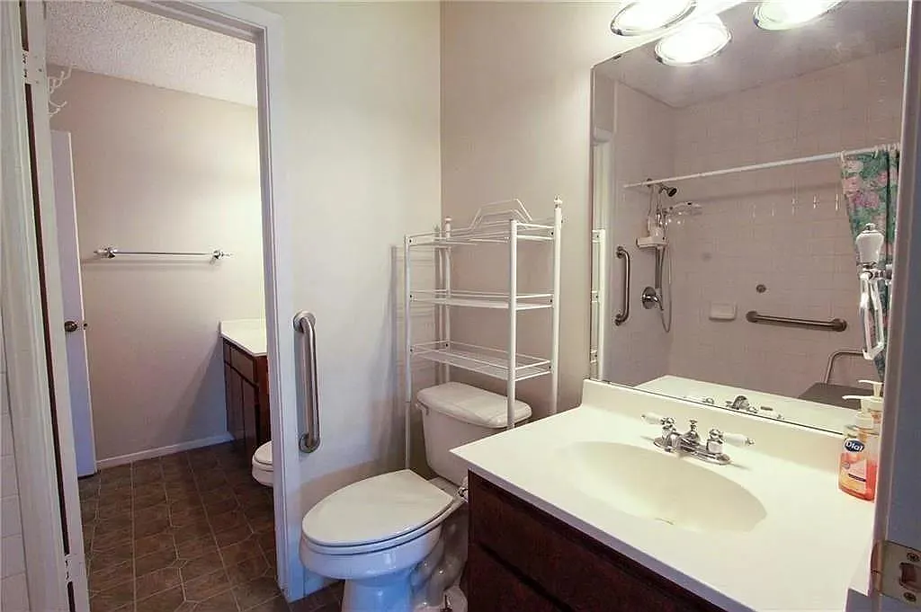 2 bed, 1.5 bath, 950 sqft, $1,600 — Photo 4