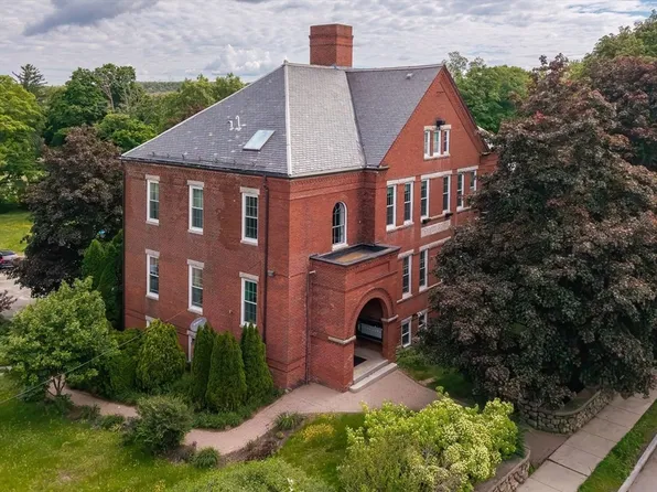 160 Salem St APT 201, Haverhill, MA 01835