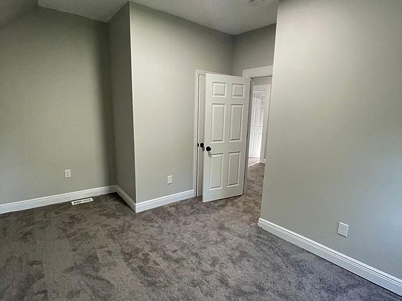 4th image of 1581 Glen Parker Ave