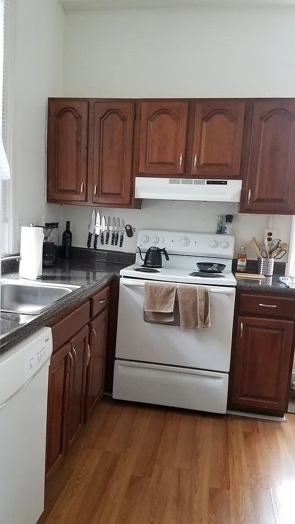 504 Cathedral Street — Photo 4