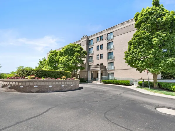 4757 Howard St APT 305, Skokie, IL 60076